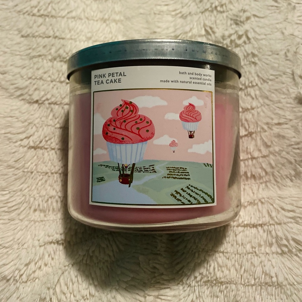 NEW Bath and Body Works Pink Petal Tea Cake 3-Wick Candle